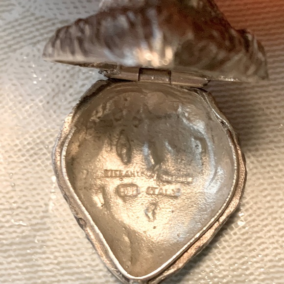 Tiffany & Co. rare lion pillbox - Picture 2 of 4